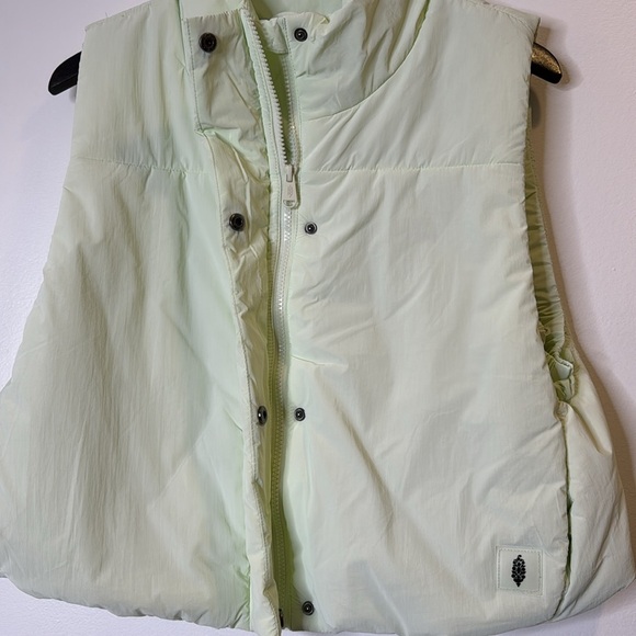 Free People FP Movement Sight Seein’ Puffer Vest Medium - Picture 8 of 10